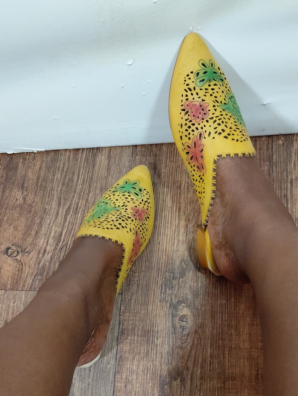 L'Artiste Spring Step Yellow Floral Cutout Slip-On Mules Shoes Size 41/10.5